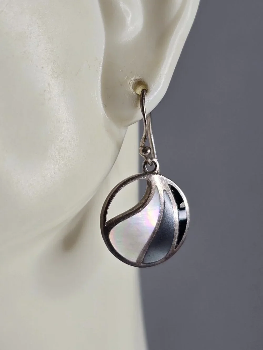 Womens Vintage Estate Sterling Silver MOP Earrings 3.0g E5590